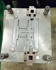 外殼塑料模具201330，深圳塑膠模具廠，精密模具加工